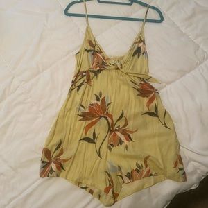 Light yellow floral romper! Summer staple!